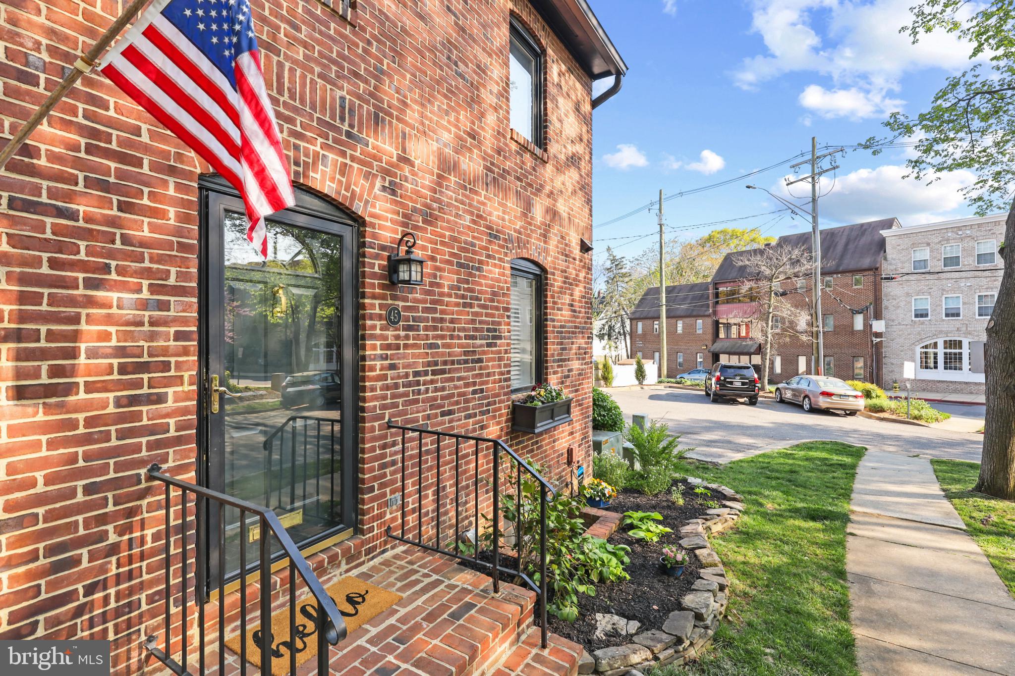 45 City Gate Ln