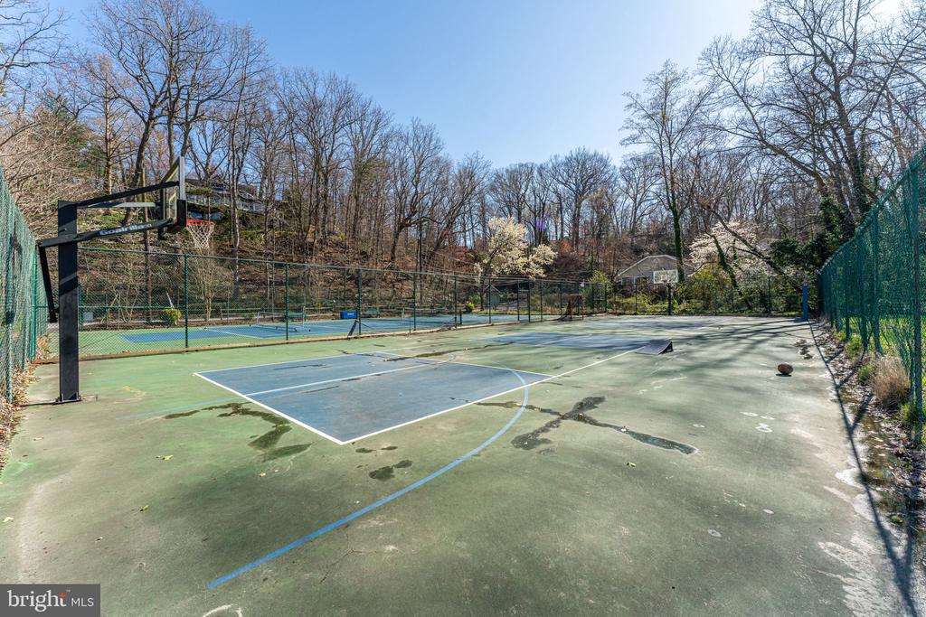 351 Sherwood Trl