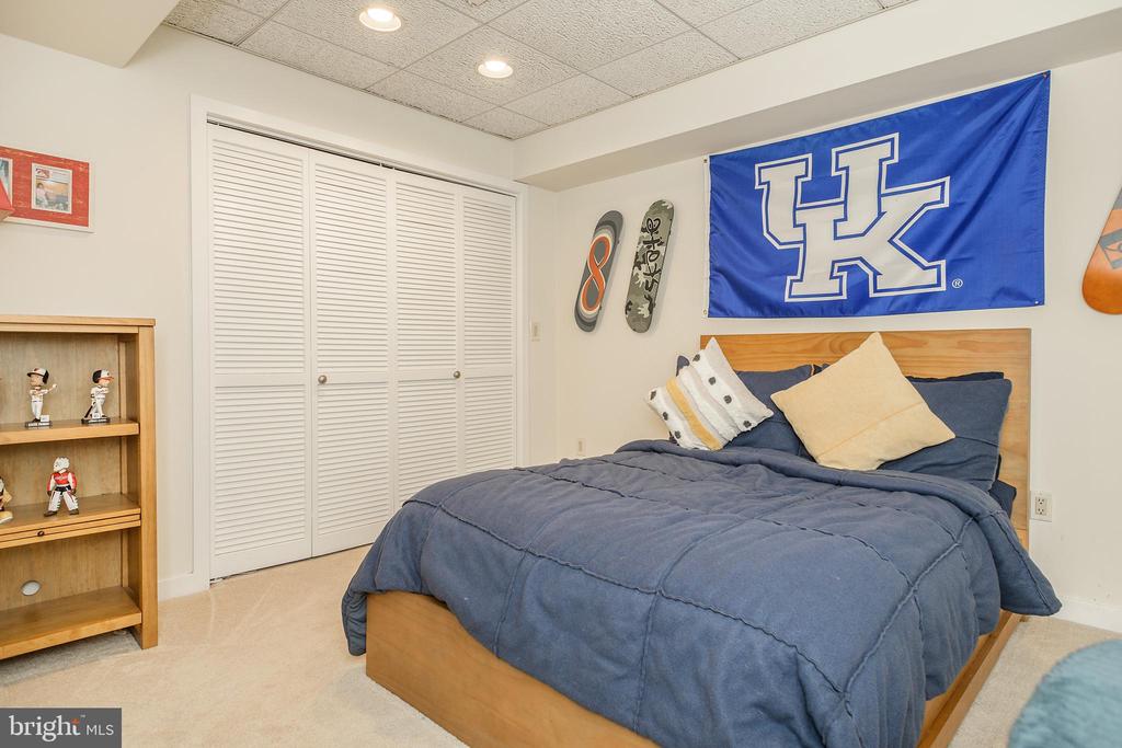 2803 Clove Ln