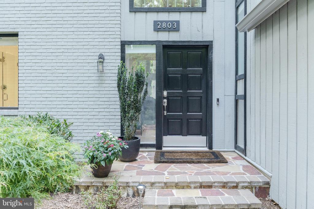 2803 Clove Ln