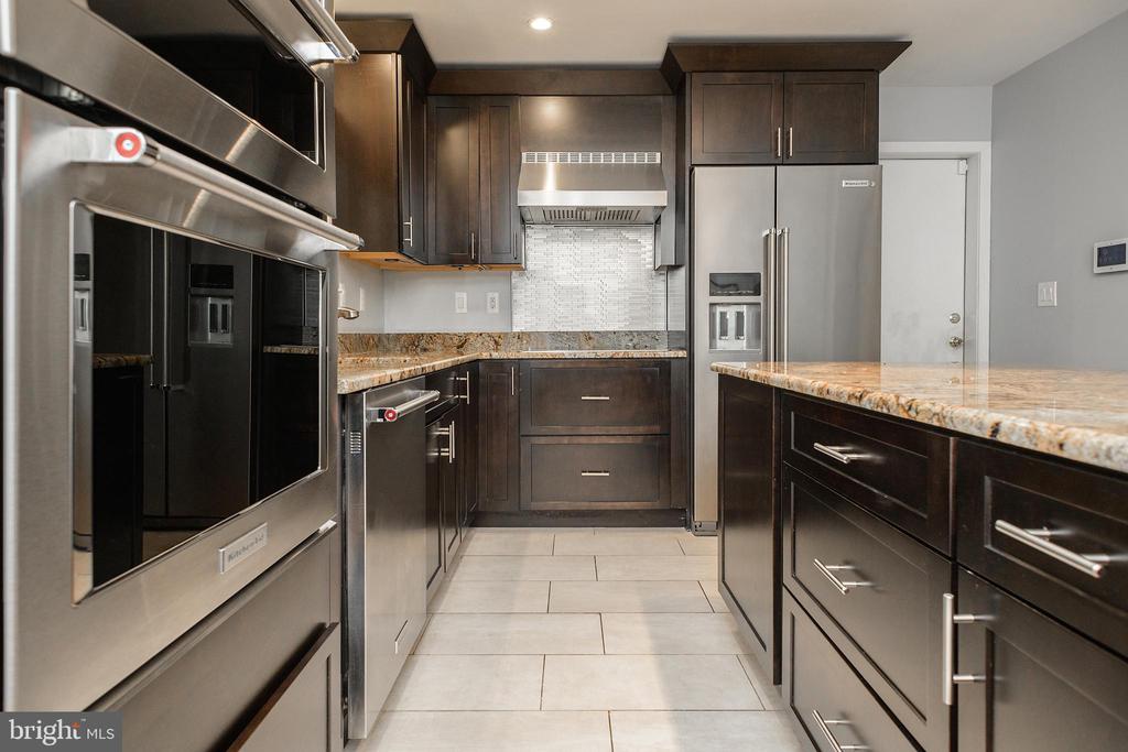 2803 Clove Ln