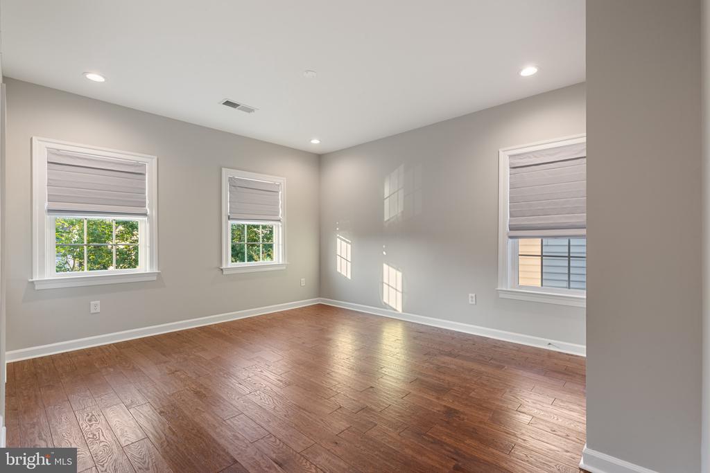619 Samantha Ct