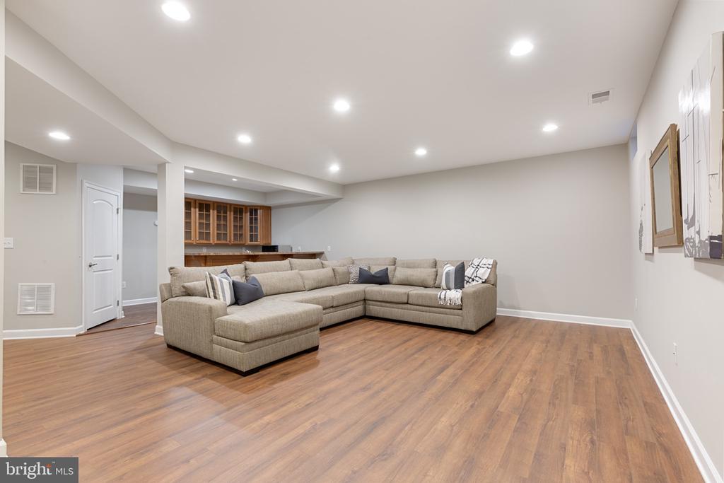 619 Samantha Ct