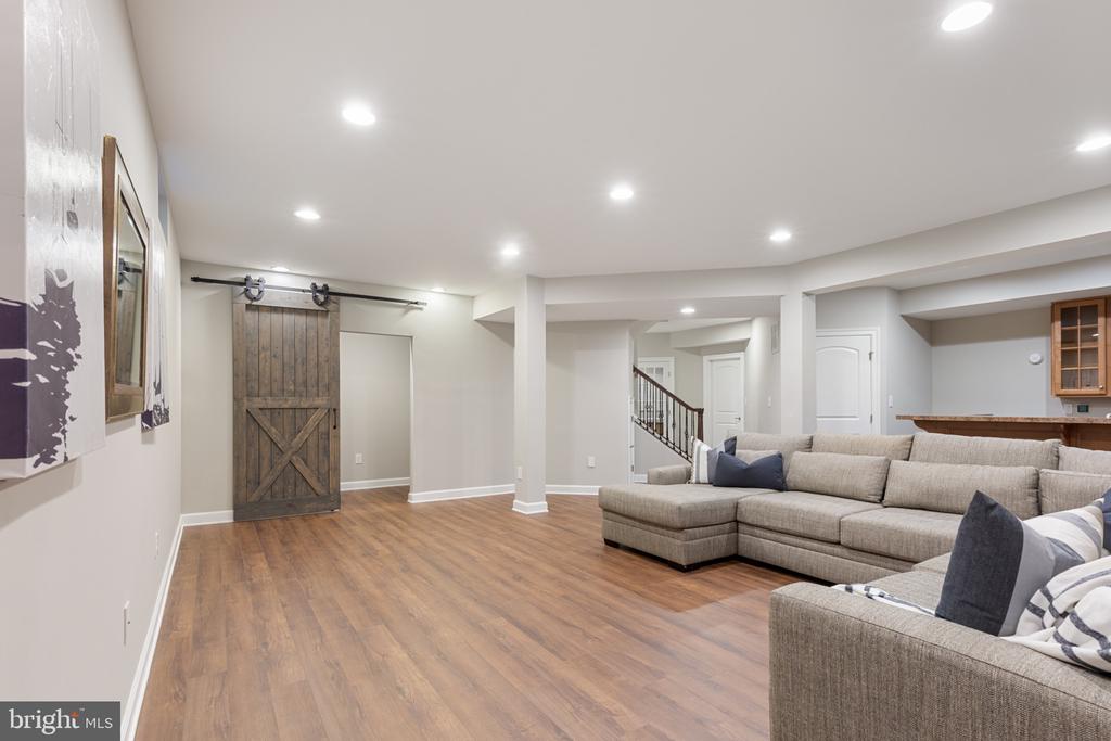 619 Samantha Ct