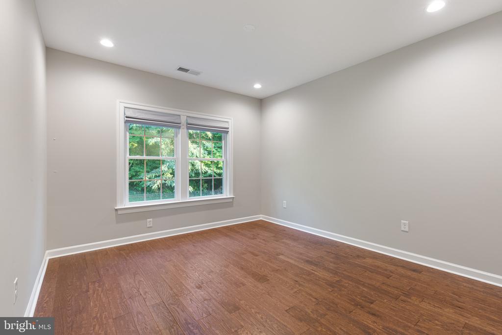 619 Samantha Ct