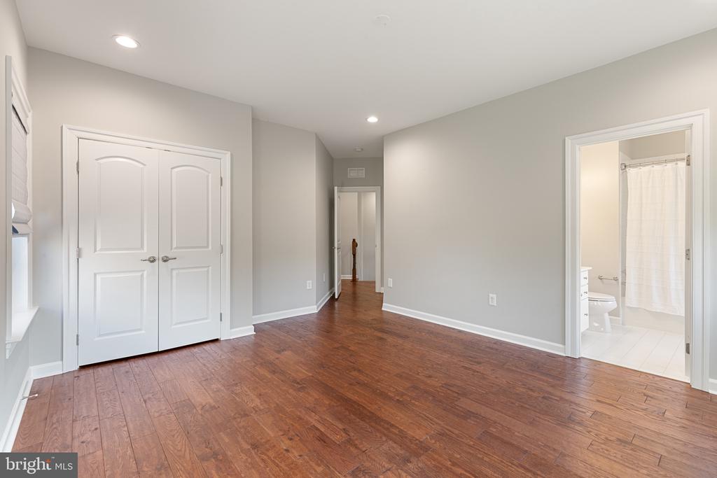 619 Samantha Ct