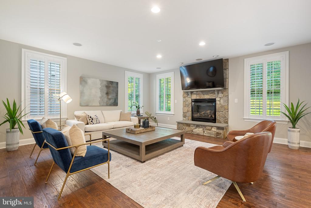 619 Samantha Ct