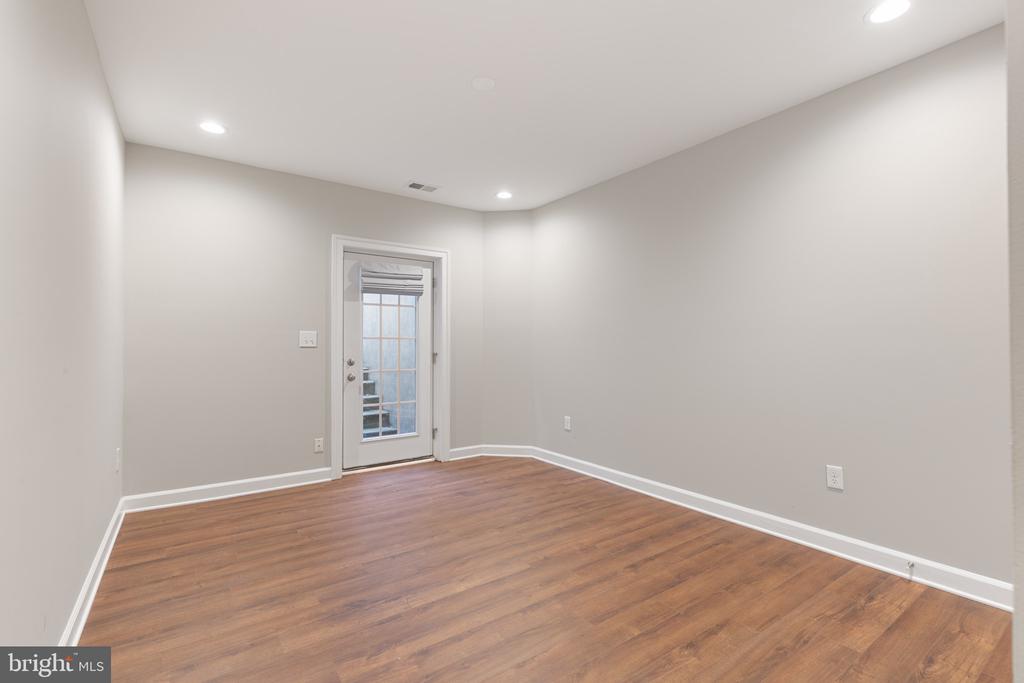 619 Samantha Ct