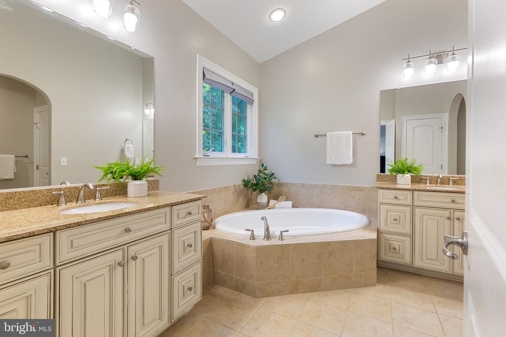 619 Samantha Ct