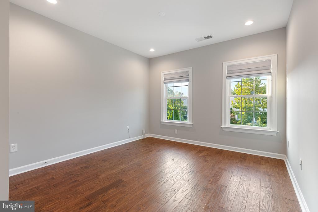619 Samantha Ct