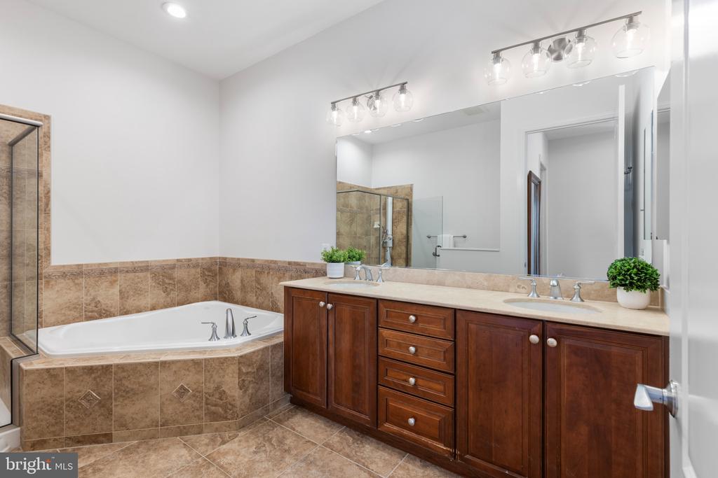 1915 Towne Centre Blvd #1214