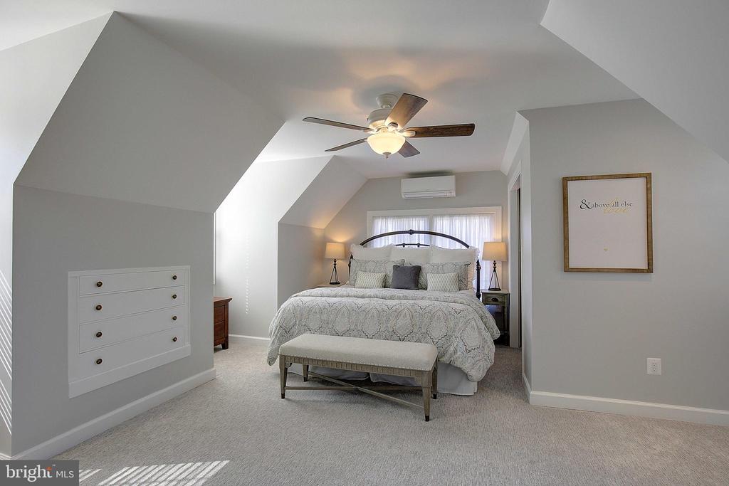 1538 Crofton Pkwy