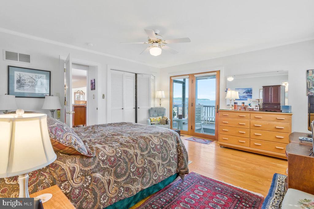 1319 Bay Head Rd