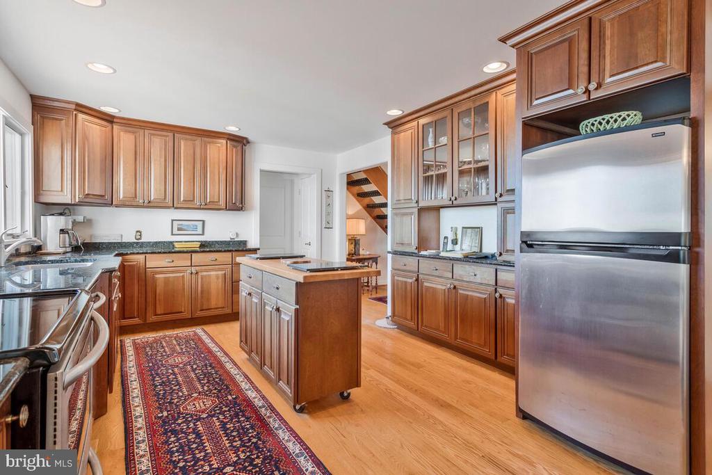 1319 Bay Head Rd