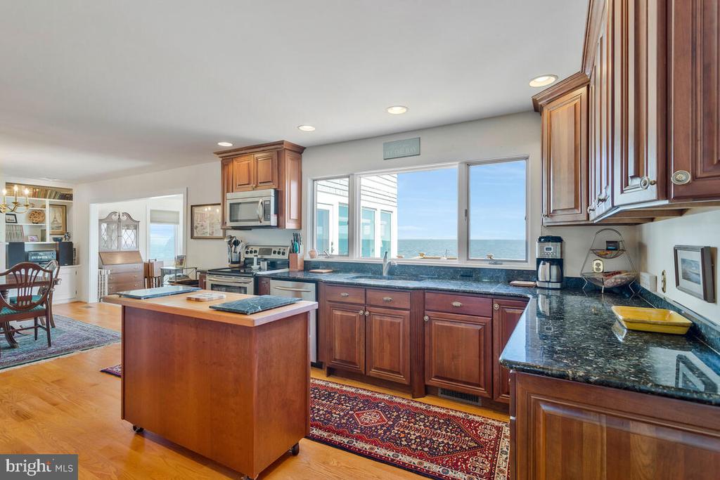 1319 Bay Head Rd