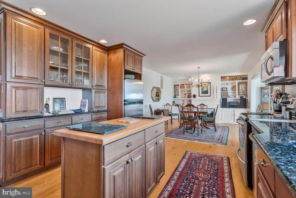 1319 Bay Head Rd