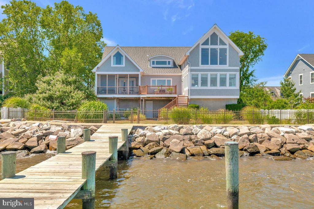 1319 Bay Head Rd