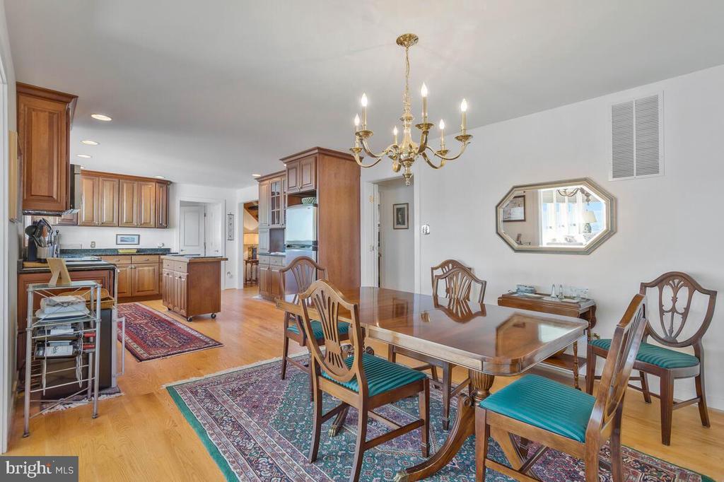 1319 Bay Head Rd