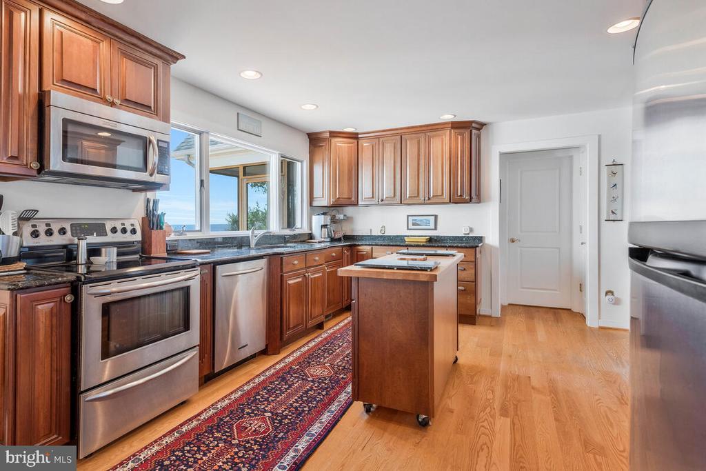 1319 Bay Head Rd
