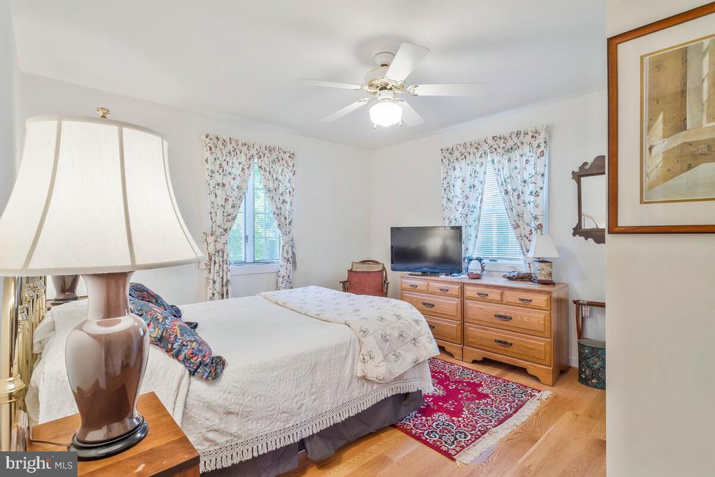 1319 Bay Head Rd