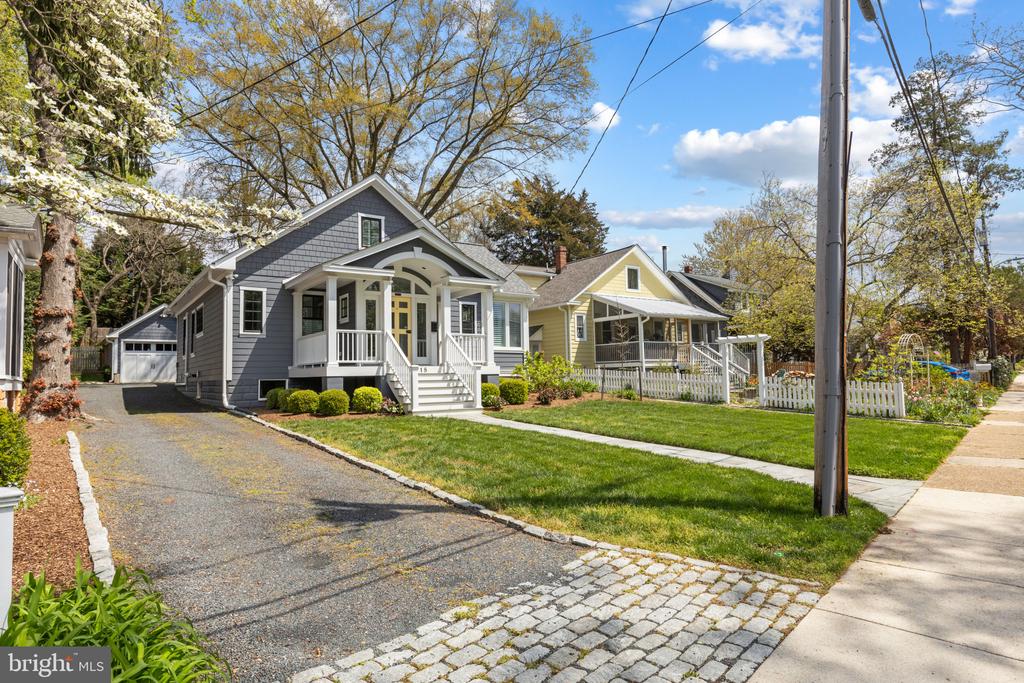 218 Claude St
