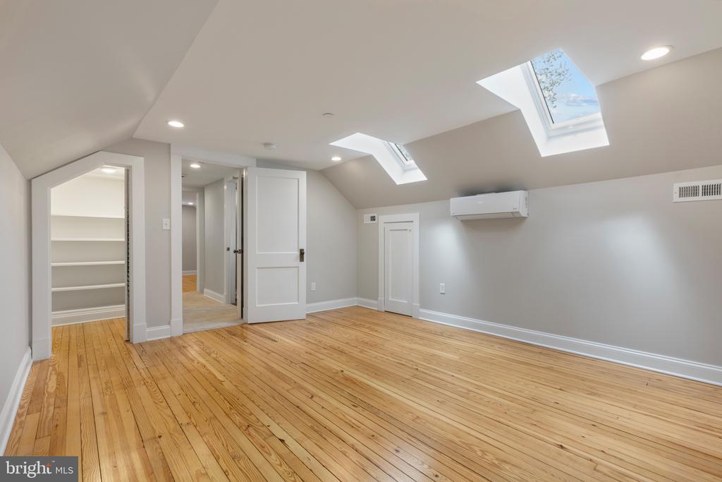 218 Claude St