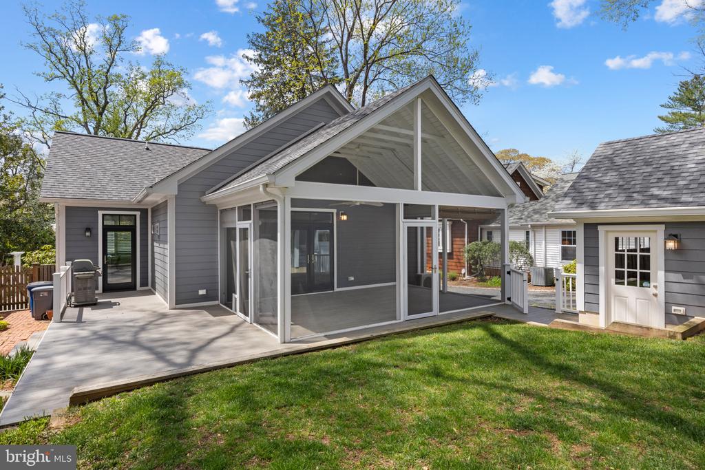 218 Claude St