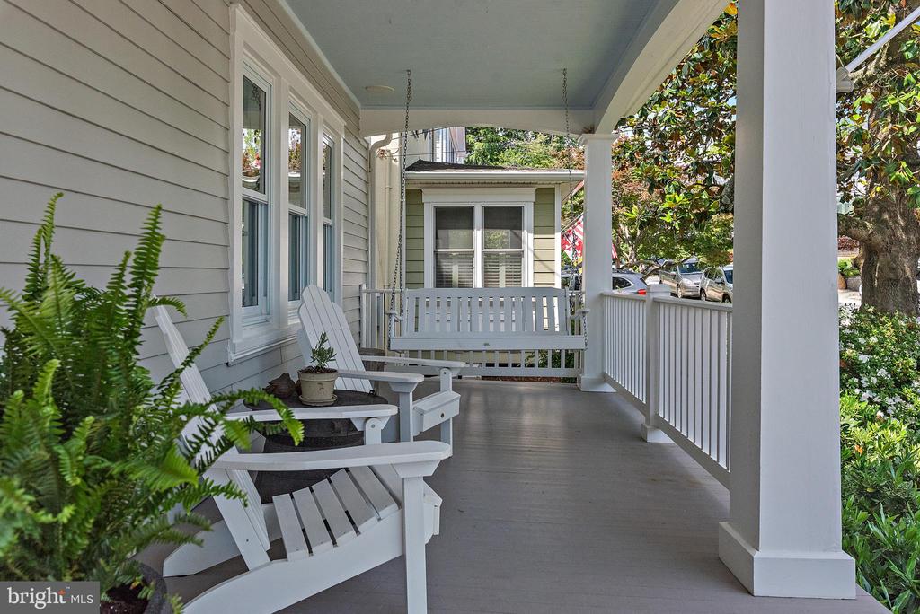 19 Thompson St