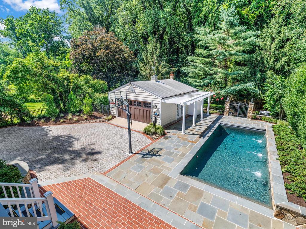 6 BRICE ROAD