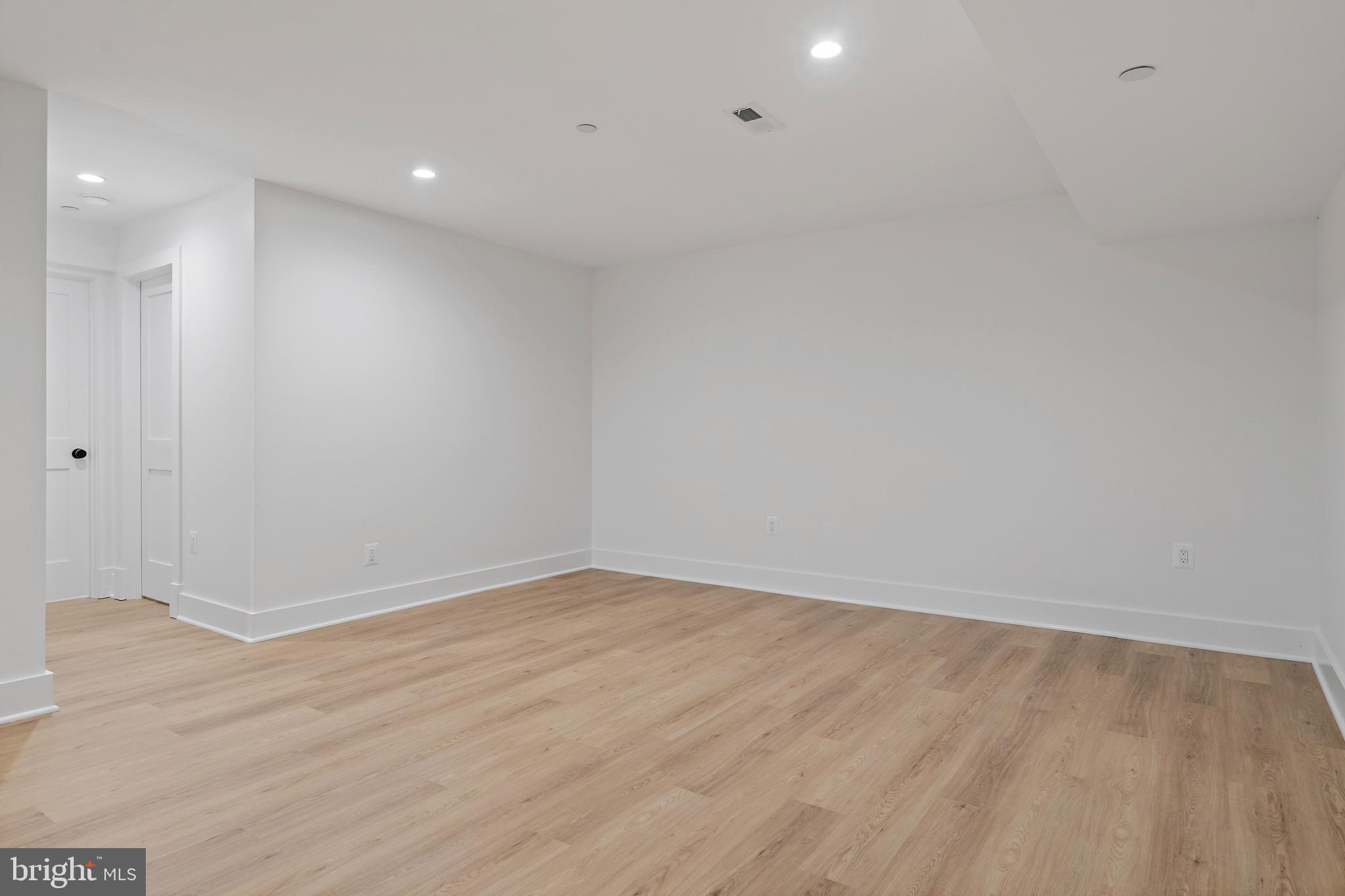 136 S HOMELAND AVENUE