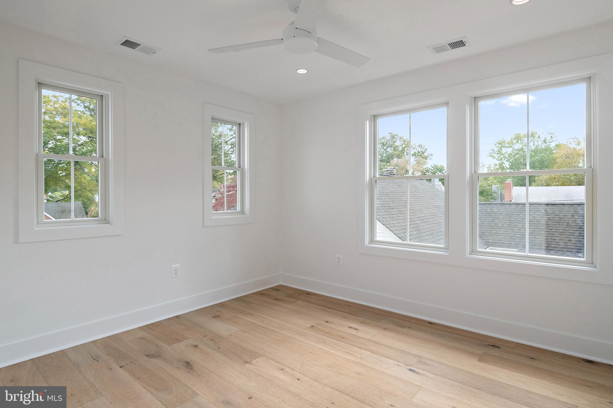 136 S HOMELAND AVENUE