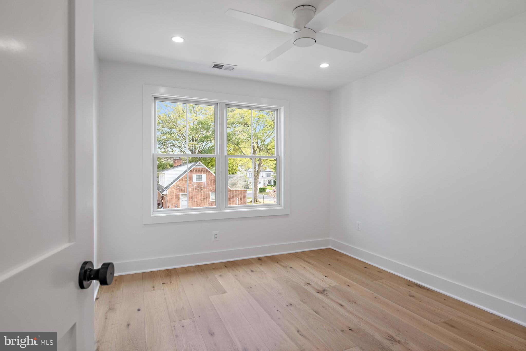 136 S HOMELAND AVENUE