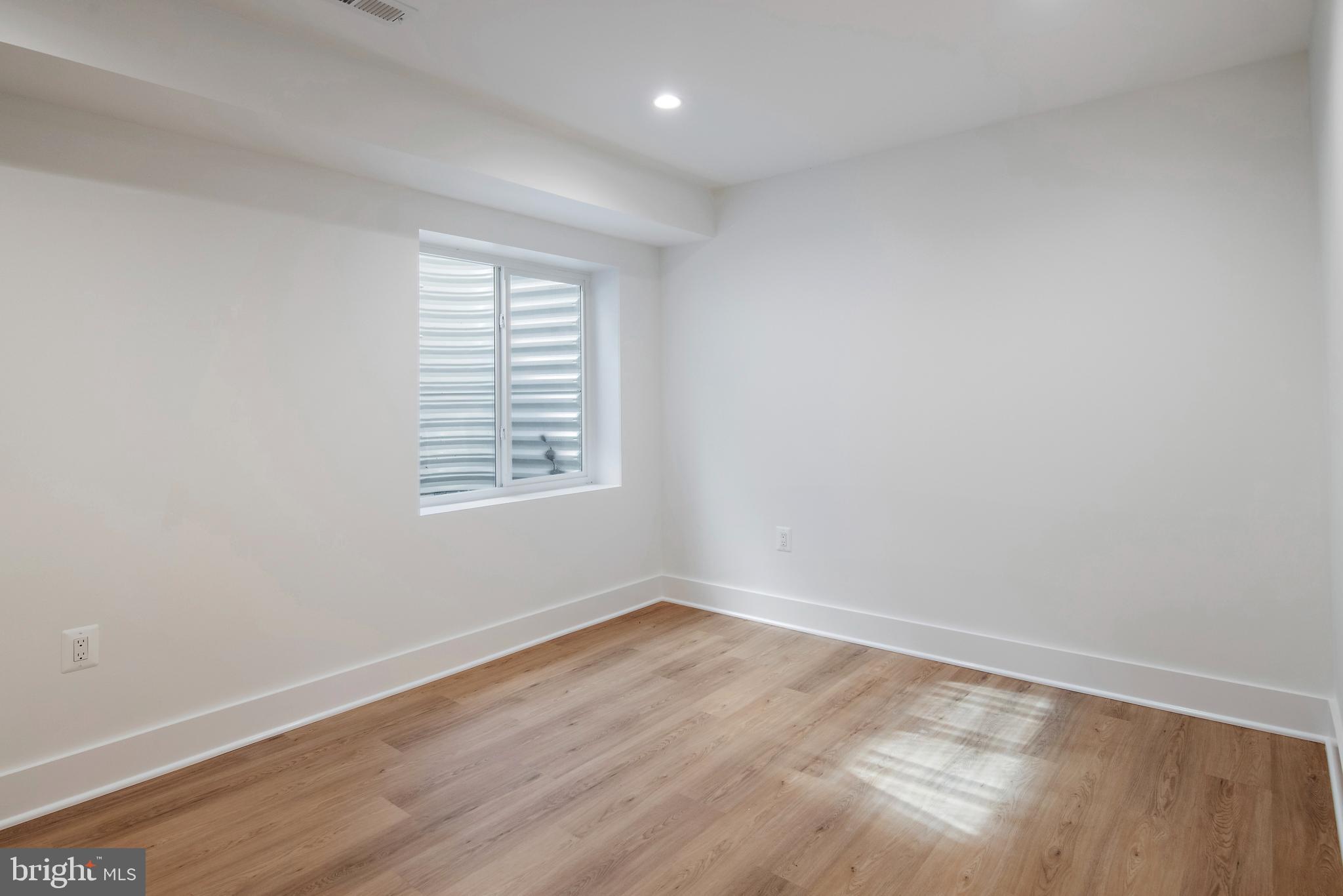 136 S HOMELAND AVENUE