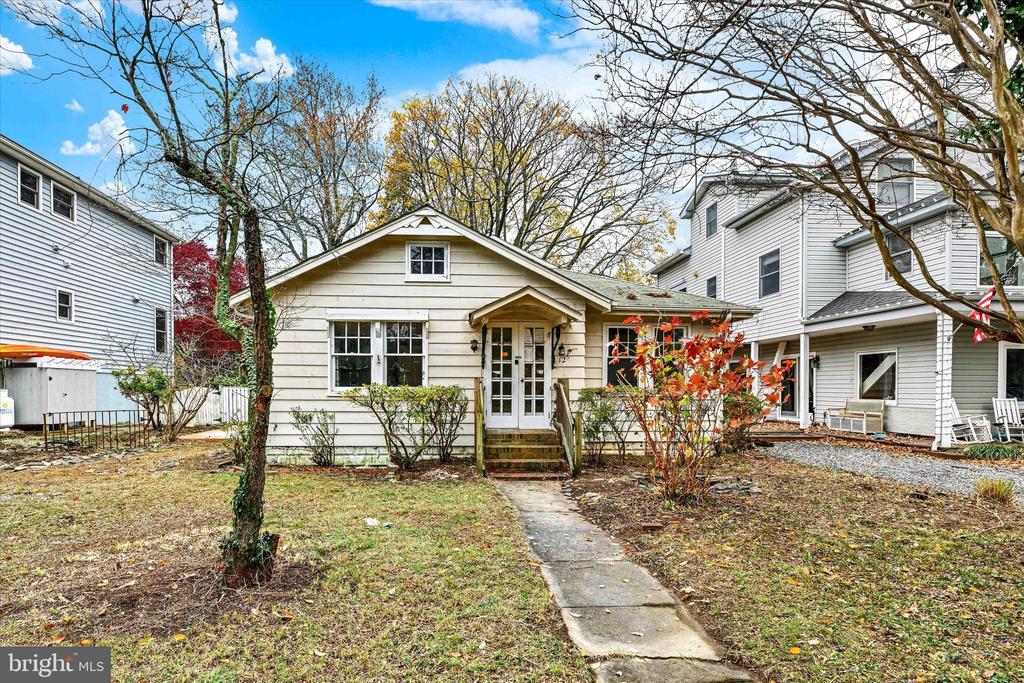 12 DECATUR AVENUE