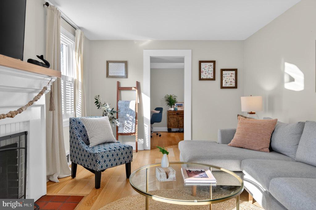 25 LOCUST AVENUE