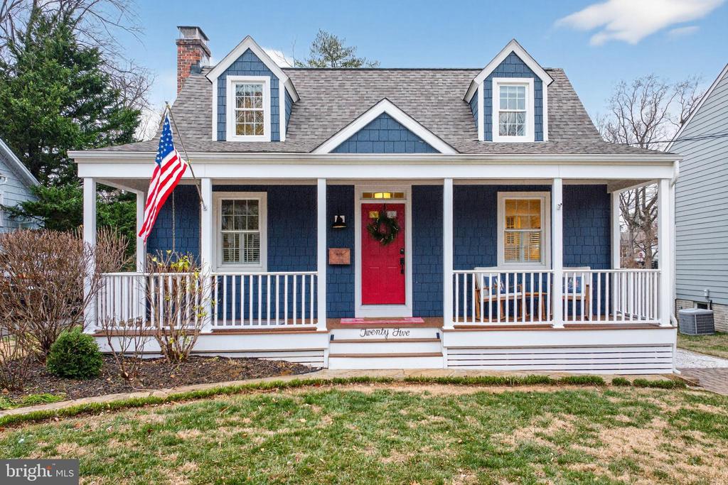 25 LOCUST AVENUE