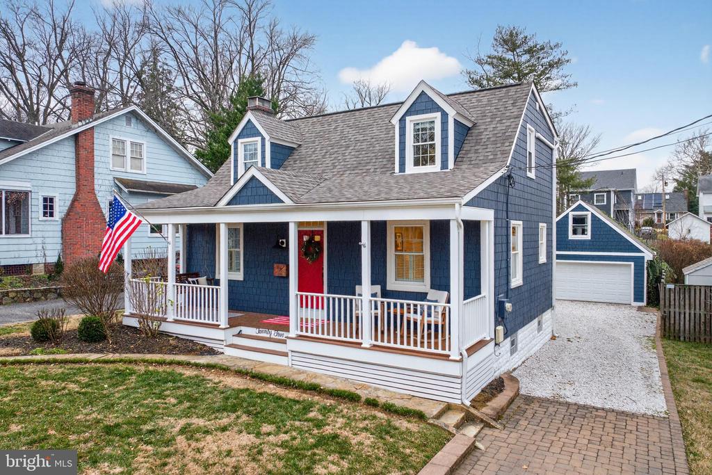 25 LOCUST AVENUE