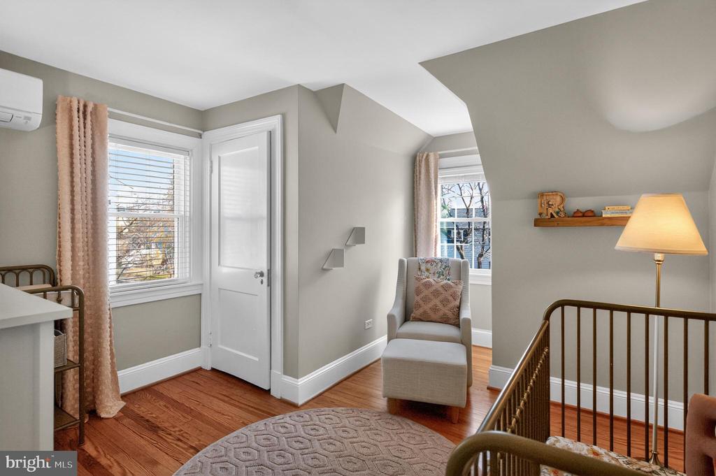 25 LOCUST AVENUE