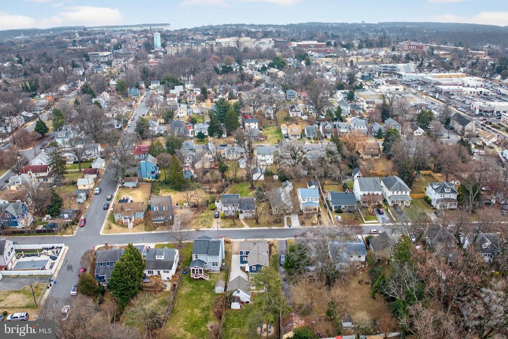 25 LOCUST AVENUE