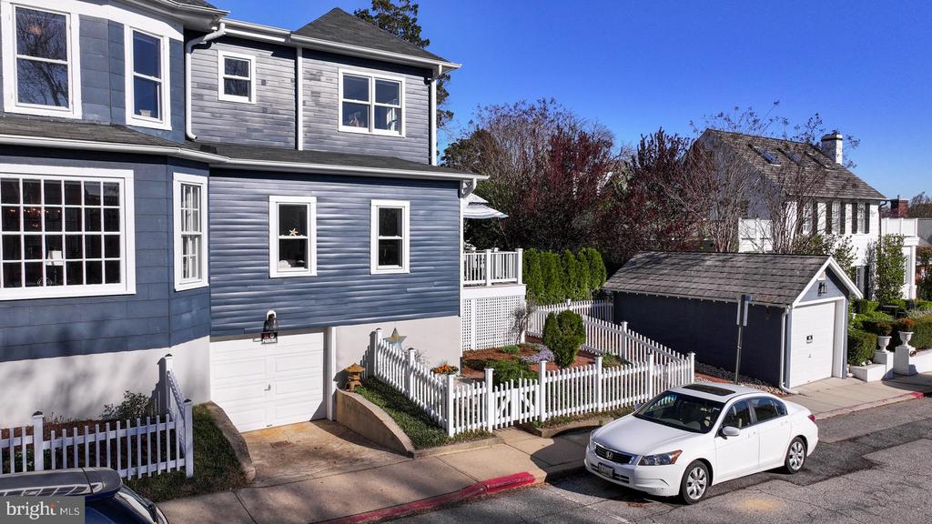 98 DUKE OF GLOUCESTER STREET