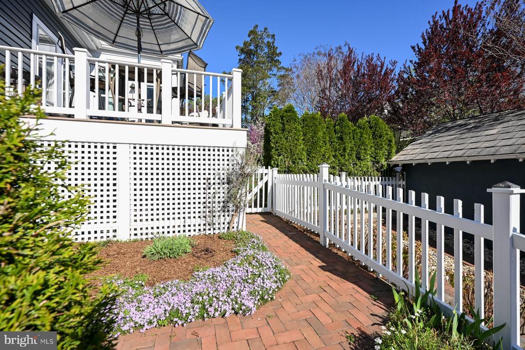 98 DUKE OF GLOUCESTER STREET