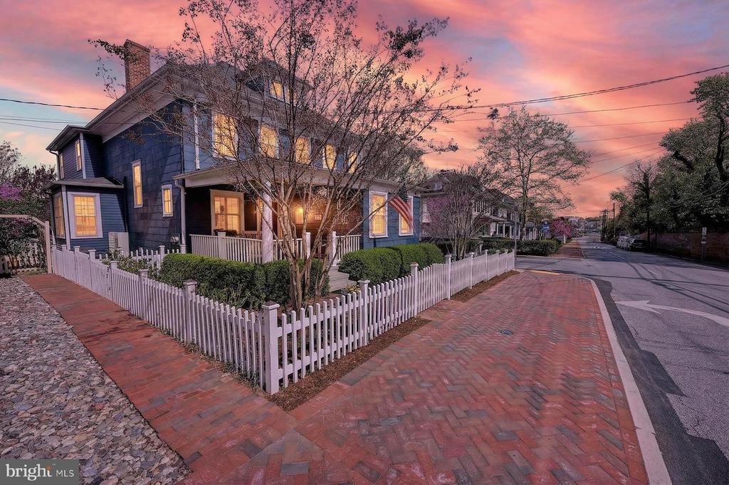 98 DUKE OF GLOUCESTER STREET