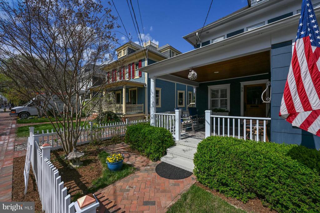 98 DUKE OF GLOUCESTER STREET