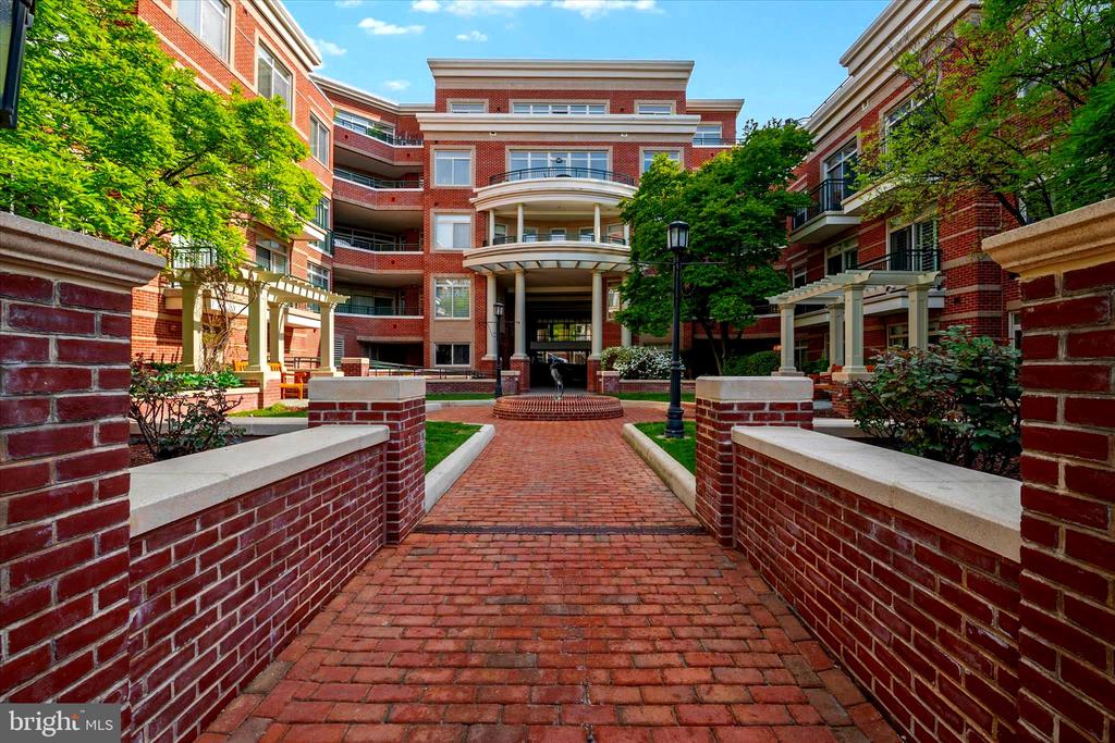 66 FRANKLIN STREET 304