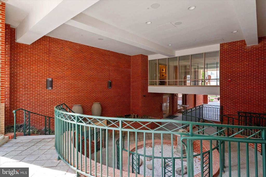 66 FRANKLIN STREET 304