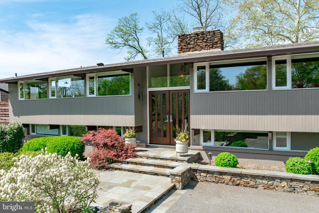 1924 THOMAS DRIVE