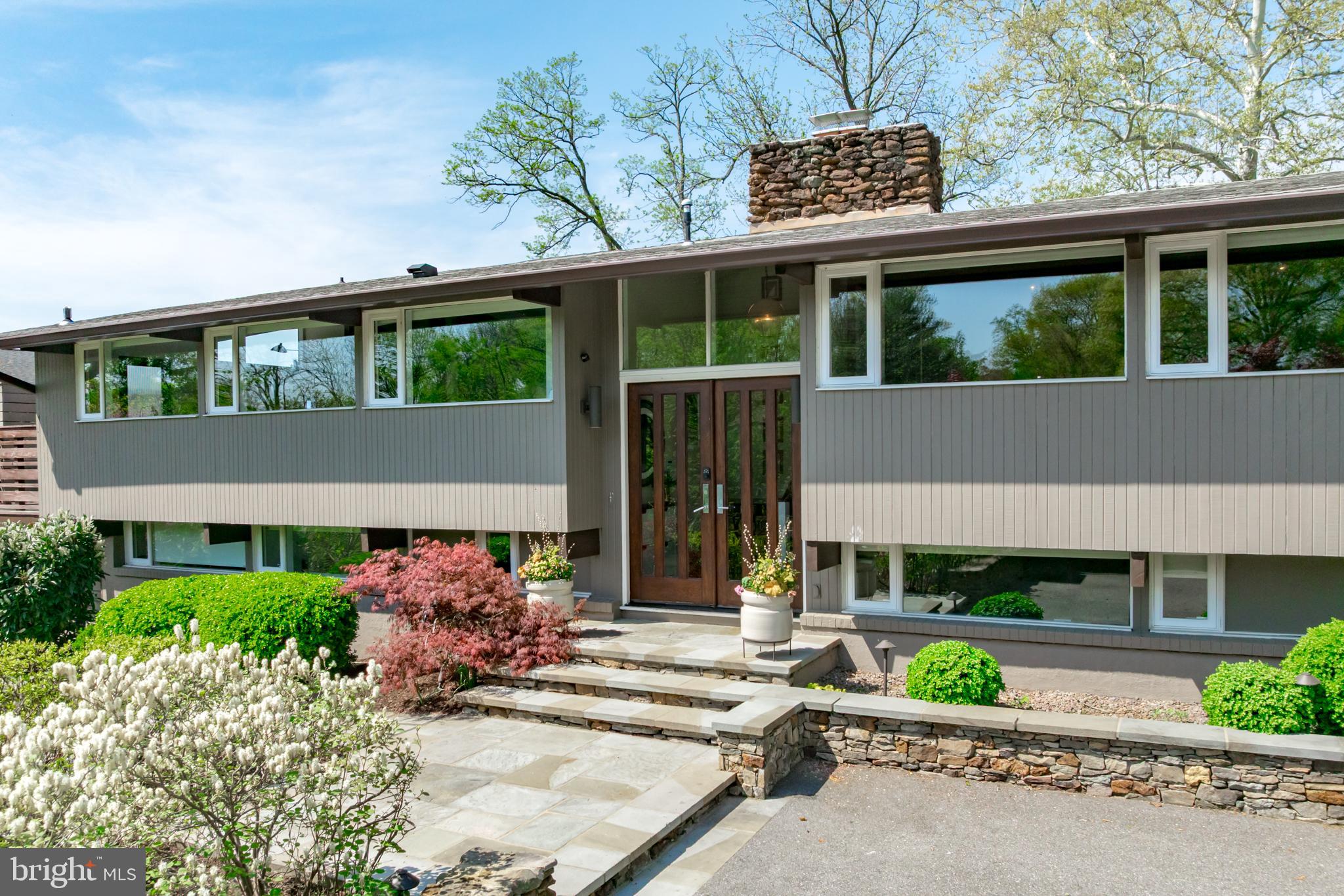 1924 THOMAS DRIVE