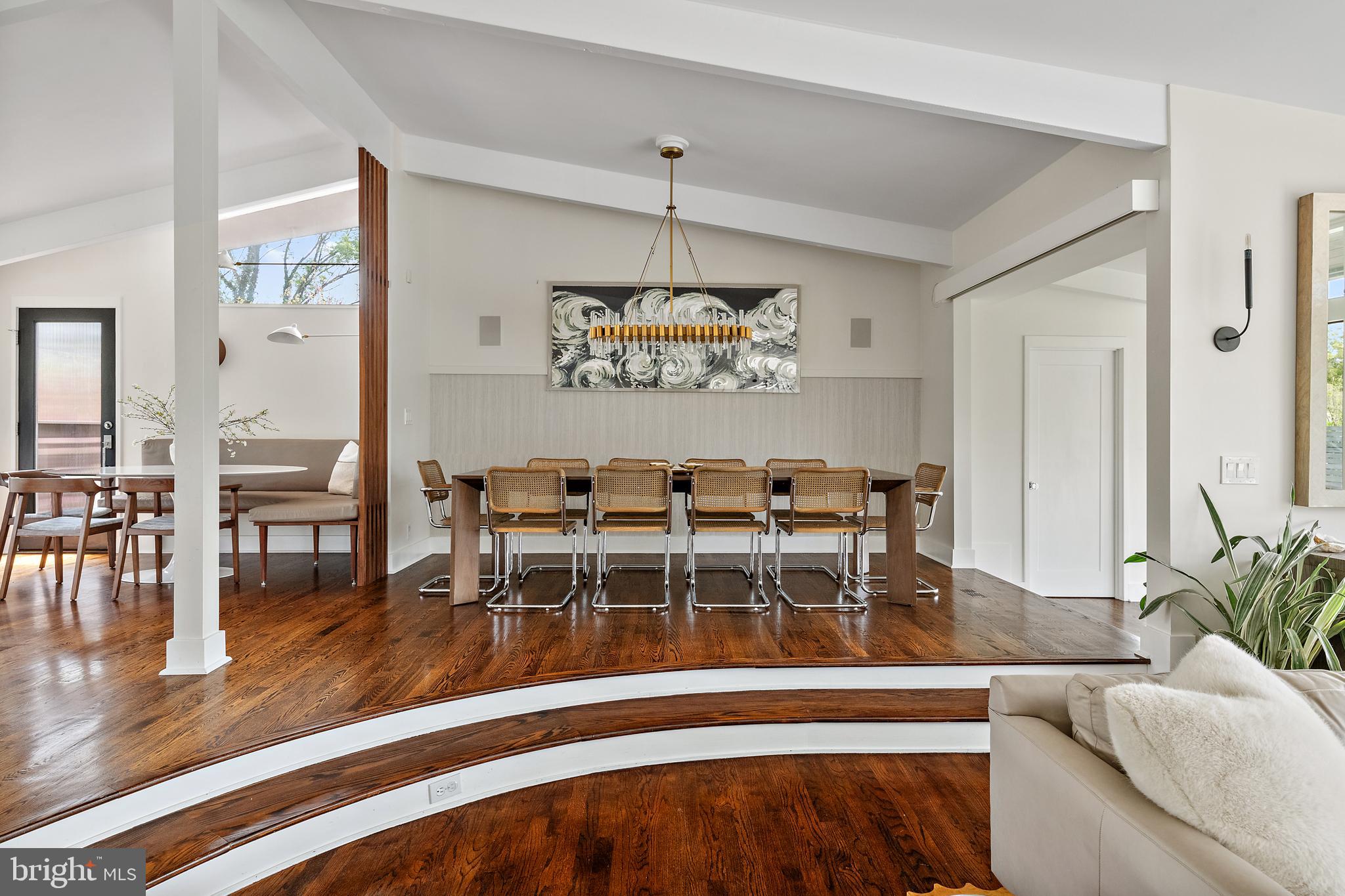 1924 THOMAS DRIVE