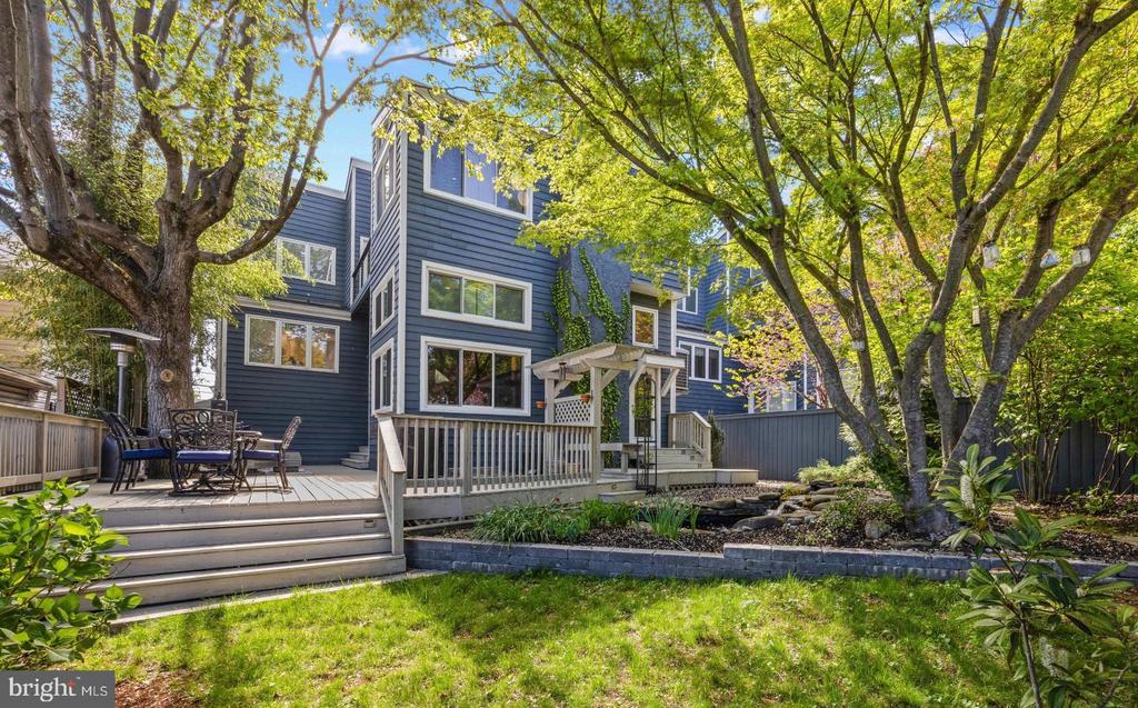 619 SECOND STREET
