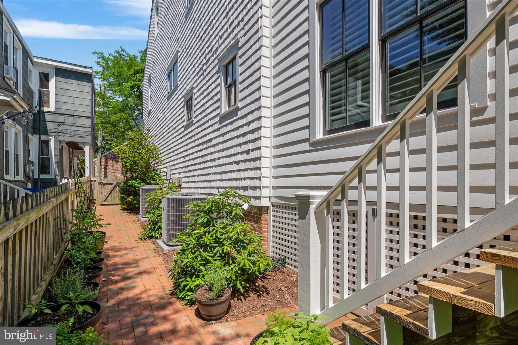 89 SHIPWRIGHT STREET